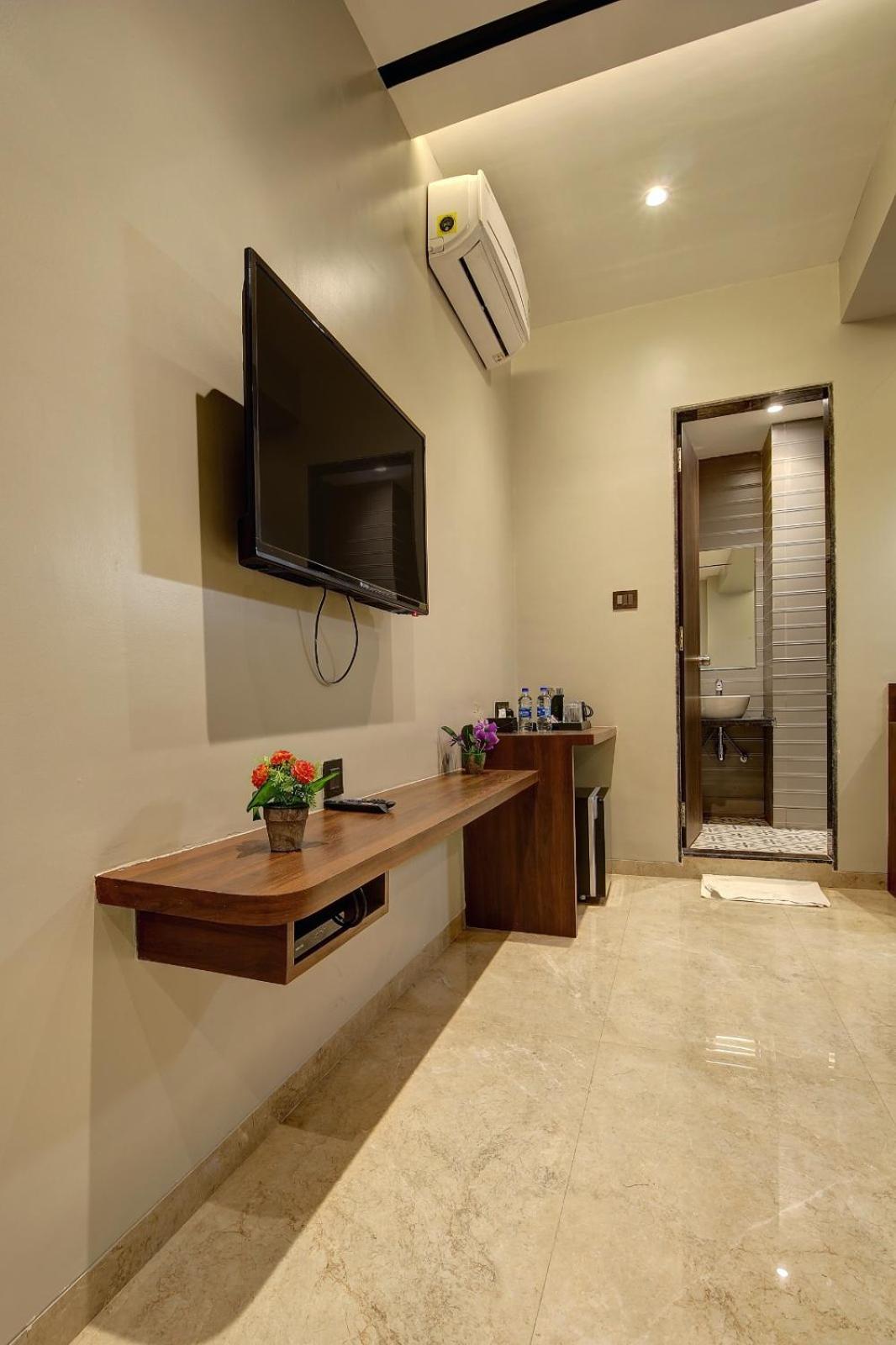 Magnus Fortune House Business Hotel , Magarpatta Mundhva Exterior foto