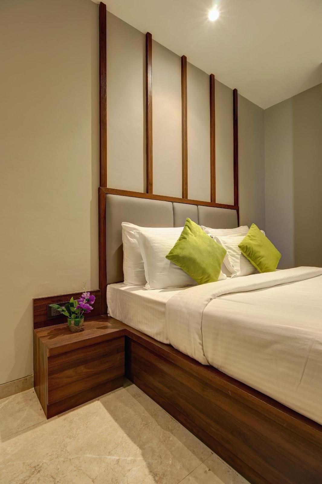 Magnus Fortune House Business Hotel , Magarpatta Mundhva Exterior foto