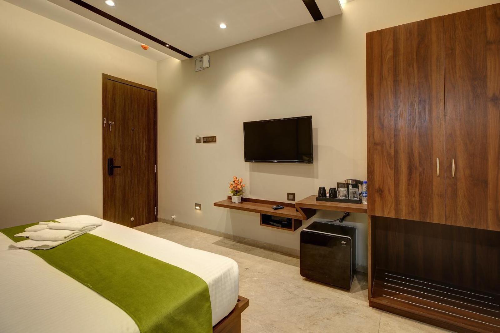 Magnus Fortune House Business Hotel , Magarpatta Mundhva Exterior foto